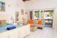 Romantic Retreat 43B Hotel a 