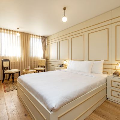 Deluxe King Room Limehouse Library Hotel Promo Code