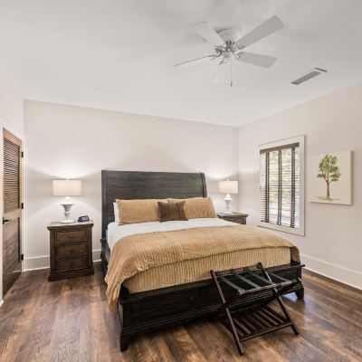 King Suite The Manor Promo Code