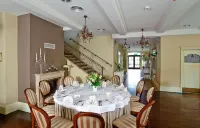 Villa Estera - Hotel & Restauracja