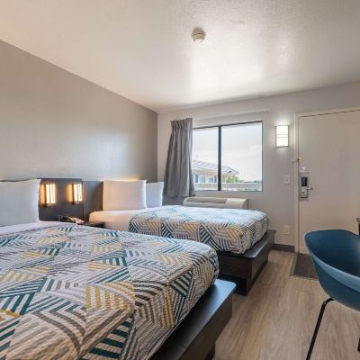 Room with Two Double Beds Motel 6-Rolling Meadows, IL - Chicago Northwest Promo Code