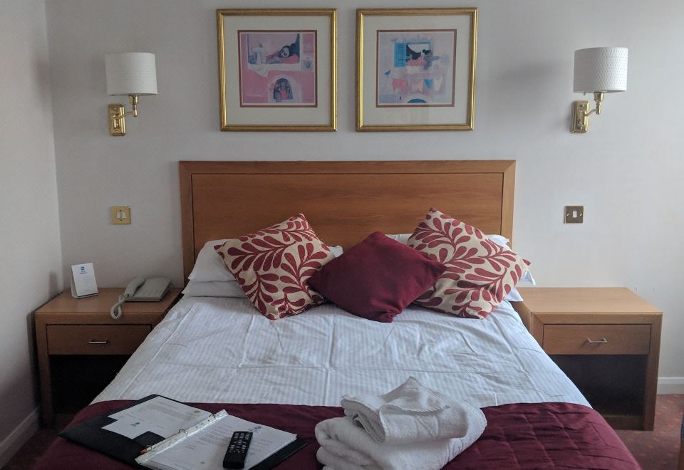 標準房-1張雙人床和2張單人床-禁煙