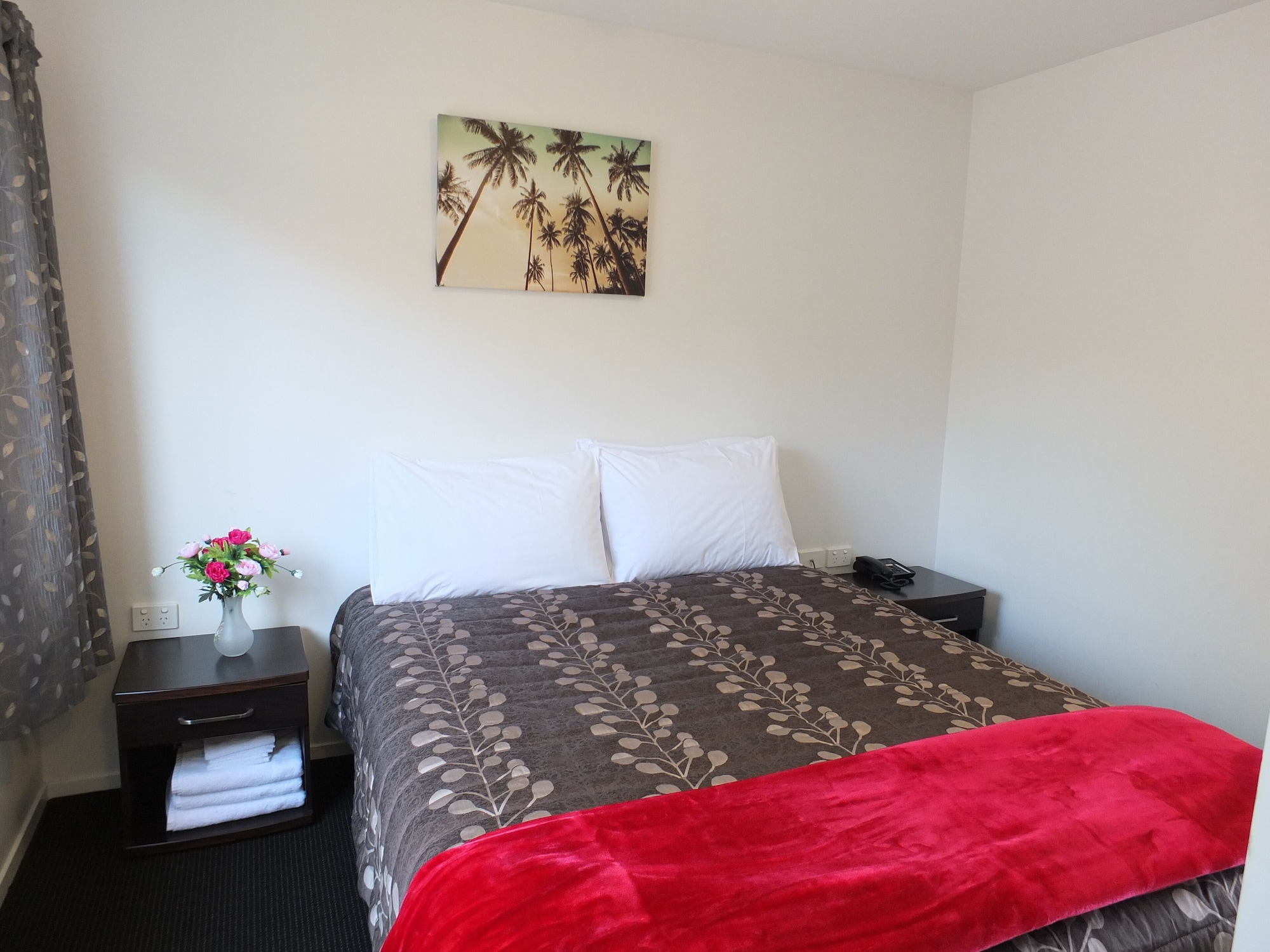 Queen And Single Unit