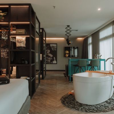 Deluxe Suite (2 Xl) The Click Clack Hotel Medellin Promo Code