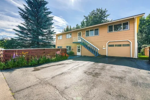 Anchorage Apt: Home Base for Alaska Adventure!