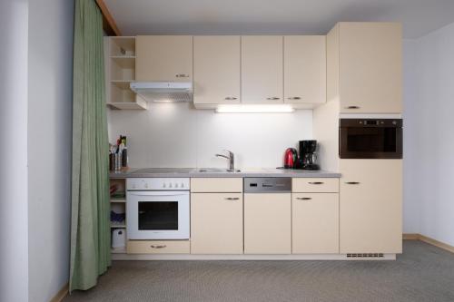 带阳台的两卧室公寓