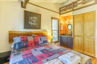 Charming Beech Mountain Chalet – 2BR + Loft - 5 Mins to Ski Slopes & Restaurants