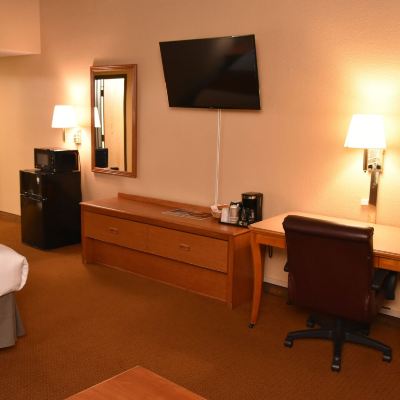 Executive Room, 1 King Bed, Balcony, Pool View Ontario Airport Inn Promo Code