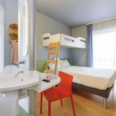 Standard Room With Double And Bunk Bed