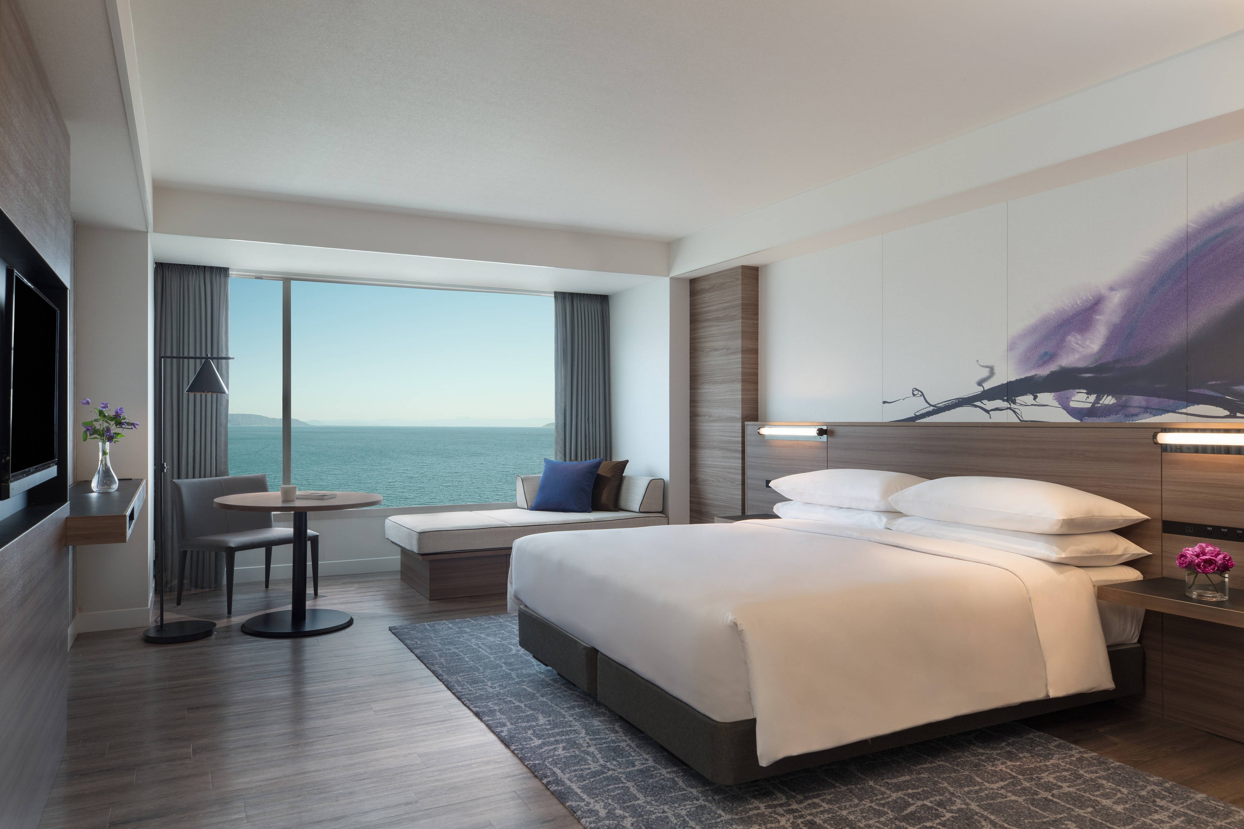 豪华房，1张特大床，梳化床，湖景