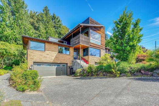 Sweeping Sound Views - Park Setting - Near Alki