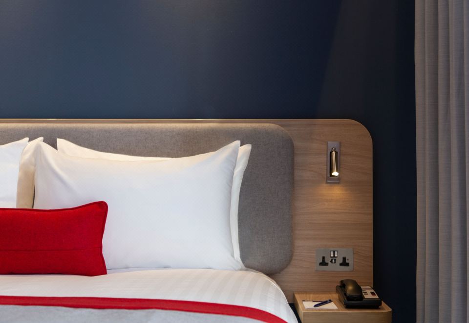 双人床房（带梳化床）