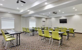 Holiday Inn Express & Suites Cleburne
