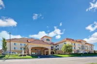 La Quinta Inn & Suites by Wyndham Olathe Hotels in 