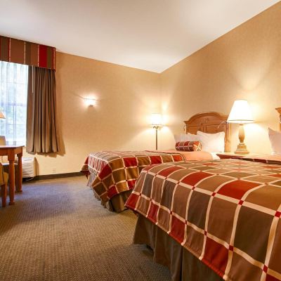 2 Queen Beds, Mobility Accessible Room, Roll-in Shower Non-Smoking