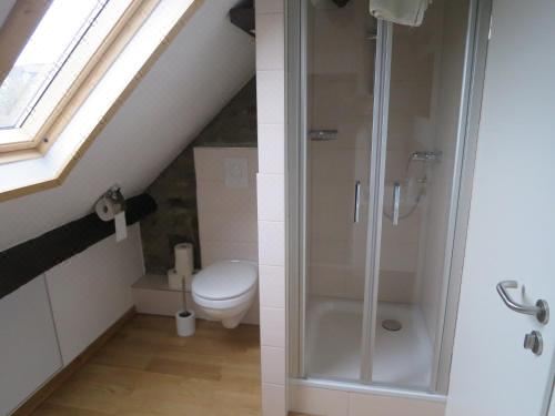 双卧室湖景公寓