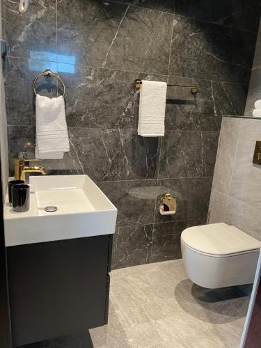 豪华特大床套房（带桑拿）