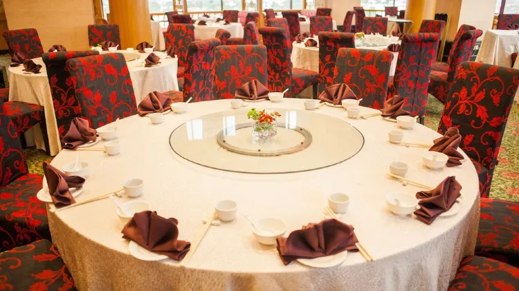 ザ グランド レナイ コタ バル 食事・レストラン