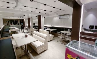 HOTEL ANAND PALACE - Housity