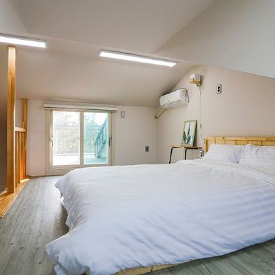 Room 201 (Double Bed, Bed Room) 제주 협재블리스펜션 쿠폰