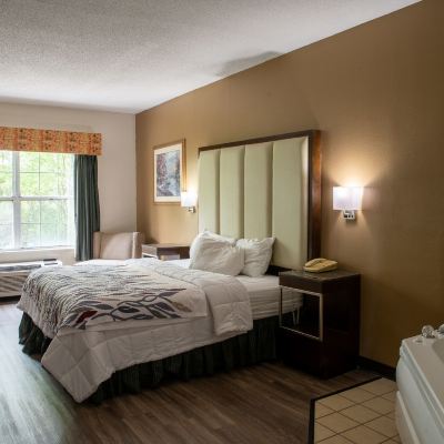 Superior King Room With Hot Tub-Non-Smoking FairBridge Inn & Suites Marion Promo Code