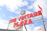 The Vintage Plaza Hotel a 
