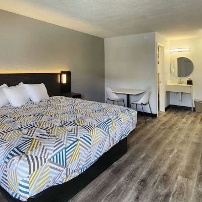 King Room- Non-Smoking Knights Inn Alvin Promo Code