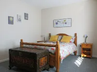 3 Bedroom House with Welcome Breakfast near Beaches