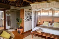 Travessia Beach Lodge Отели в г. 