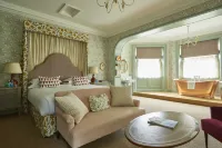 The Retreat, Elcot Park Hotele w: 