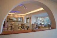 Oasis Hotel