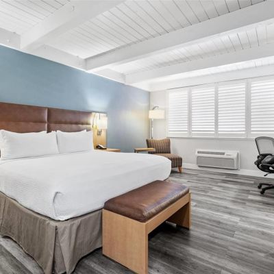 King Room with Mobility Access and Bathtub with Grab Bars-Non-Smoking 臨近加州大學戴維斯分校的戴維斯戴斯酒店優惠