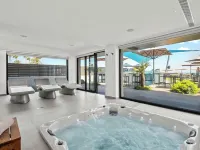 Mercure Larnaca Beach Resort Hotele w: Oroklini