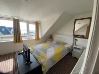 Pet Friendly, Top Floor Apt w/ Sea View, Sleeps 5