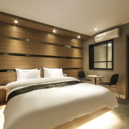 Hotel Two Heart