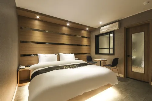 Hotel Two Heart