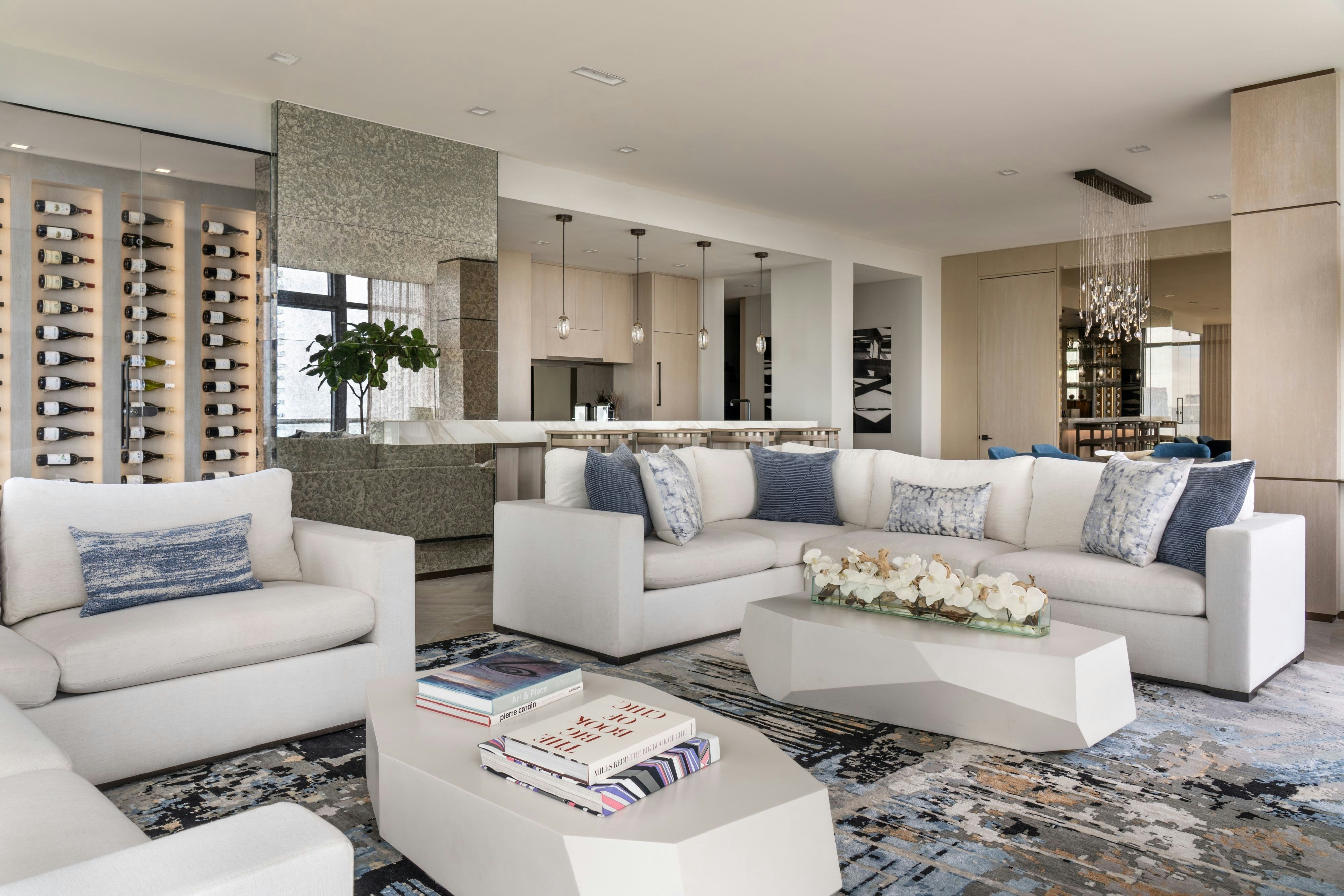 顶层1，三卧室错层套房，屋顶泳池景