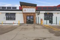 Seven Oaks Hotel Regina, SureStay Collection by Best Western Hotels in 