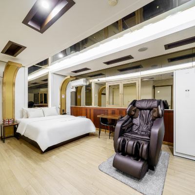 Bbq for 4 People (Suite Double x 2,Roof Top Bbq and Grill Available) MGM Hotel Promo Code