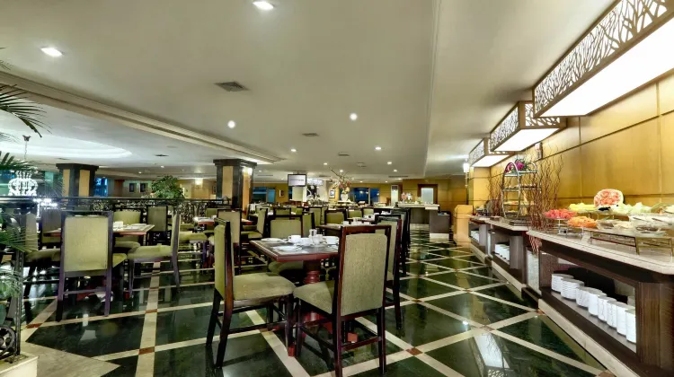 アストン トロピカーナ ホテル バンドン 食事・レストラン