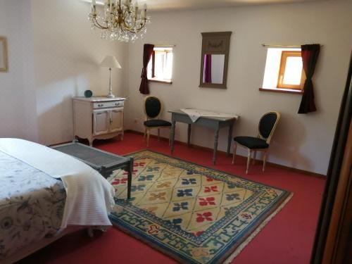 带山景的双人间