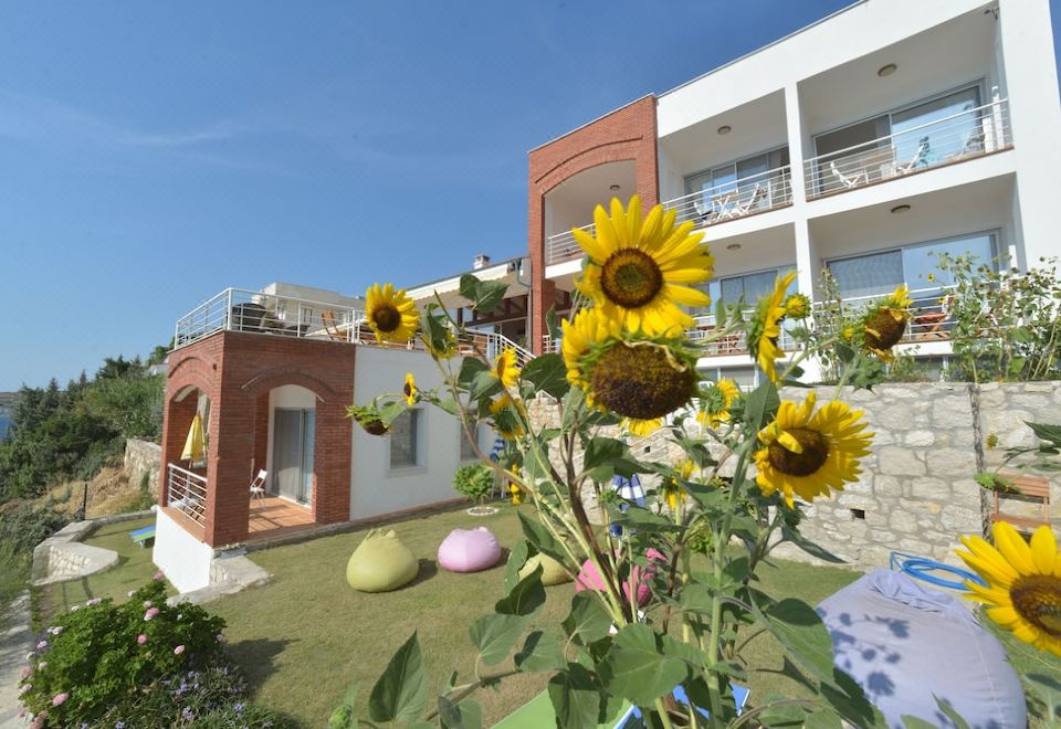 Reyhan Hotel - Housity
