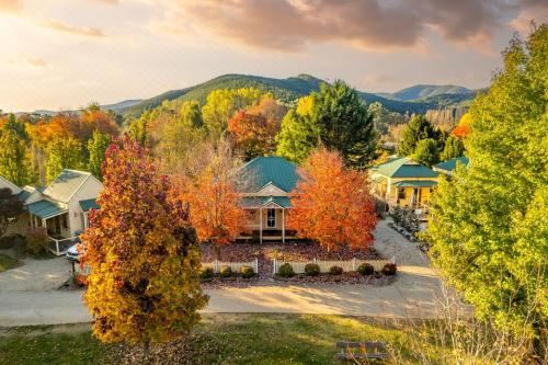 Autumn Beauty - Garden Cottage 4 Two-Bedroom House