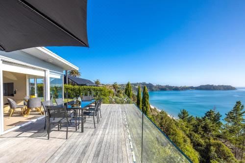 Onetangi Clifftop, Onetangi - Be My Guest Waiheke Two-Bedroom House