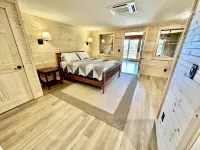 4bd/5ba Luxe Log Cabin - Sunset View of Torch Lake, Hiking Trails, Premier Golf Hotels in 