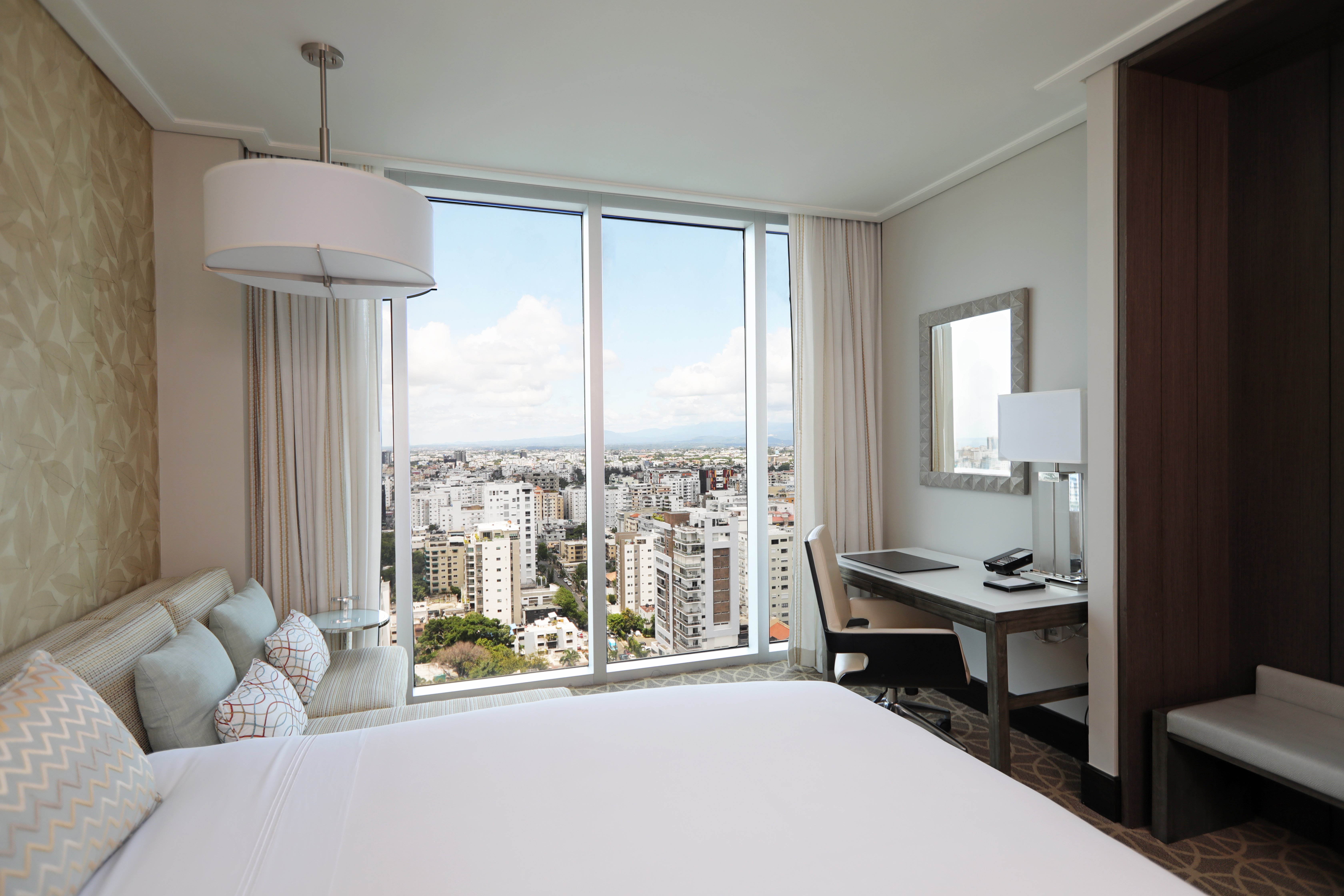 城景经典高层房（1张特大床，直达俱乐部休息室）