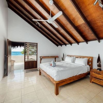 Large Four-Bedroom Villa Waves at Surfside Promo Code