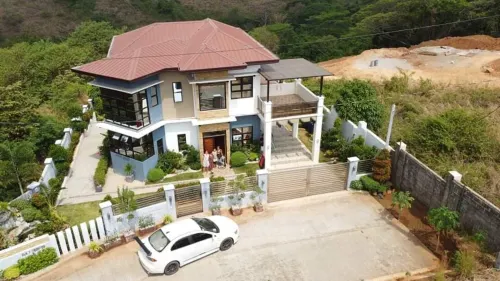 Villa - Sleeps 10 - Communal Pool - Parking