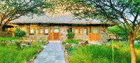 Doho Lodge & Hotsprings Hotel di 