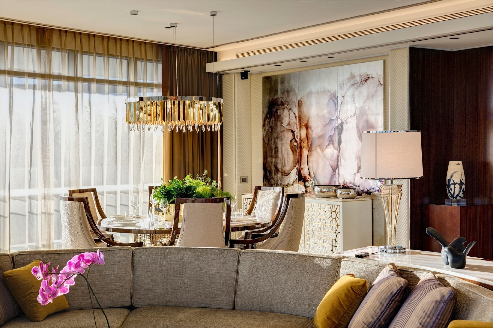 顶层豪华媒体套房